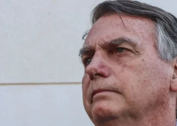Bolsonaro alfineta Lei Rouanet após vitória de Fernanda Torres