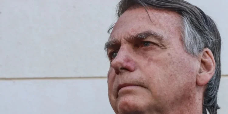 Bolsonaro alfineta Lei Rouanet após vitória de Fernanda Torres