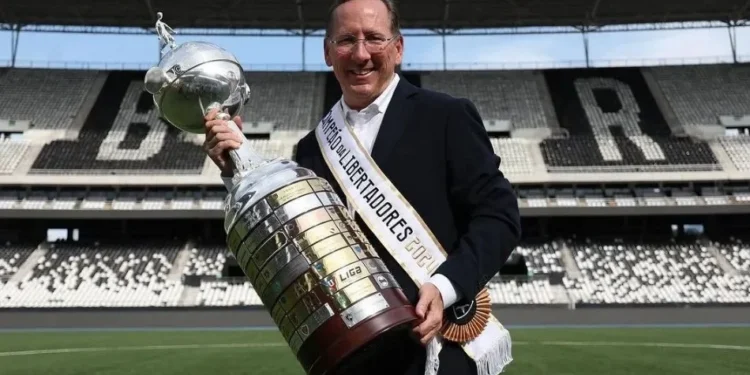 John Textor abre o jogo sobre busca por novo técnico do Botafogo