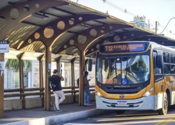 Corredor de ônibus da 3ª Perimetral, na rua Dr. Salvador Françam na capital gaúcha. • Gustavo Roth/EPTC/PMPA