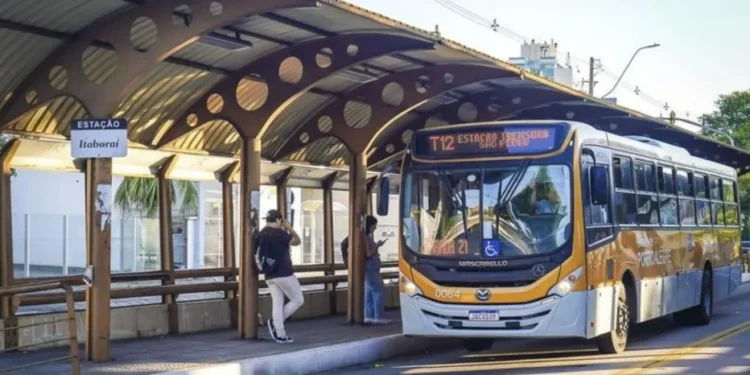 Porto-alegrenses recebem notificação errônea de aplicativo sobre aumento de passagem de ônibus