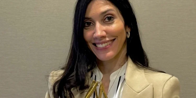 Pesquisadora da USP é a 1ª brasileira a receber prêmio global para cientistas