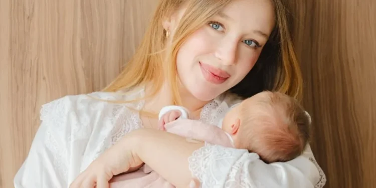 Duda Reis posta novas fotos com filha recém-nascida: “Coração fora do peito”