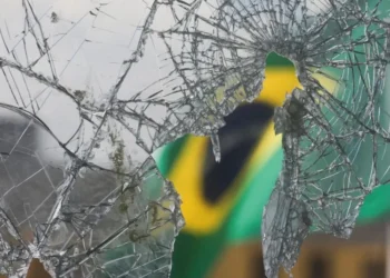 Atos depredaram as sedes dos Três Poderes em Brasília no dia 8 de janeiro de 2023 • Ricardo Moraes/Reuters (10.jan.23)