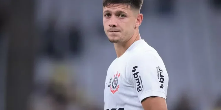 Após acidente, Garro volta ao Brasil com ajuda do Corinthians