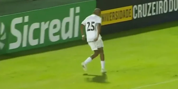 Filho de Robinho faz gol pelo Santos na Copinha e comemora com pedalada