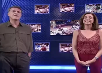 Pedro Bial e Marisa Orth apresentaram o BBB 1 juntos em 2002 • Reprodução/TV Globo