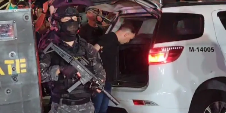 Guarda civil municipal se entrega após atirar na prefeitura de Osasco em briga • Reprodução