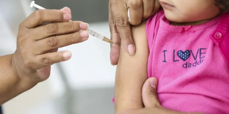 Sem gotinha: entenda como fica novo esquema vacinal contra a pólio