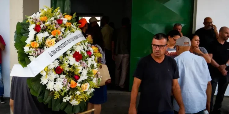 Corpo de secretário baleado por GCM em Osasco é velado na prefeitura