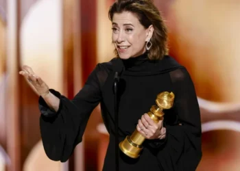 Fernanda Torres recebeu o prêmio de Melhor Atriz em filme de drama no Globo de Ouro • Sonja Flemming/CBS via Getty Images