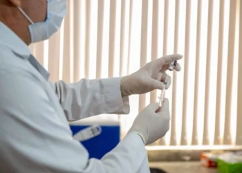 População deve procurar uma das seis unidades para receber o imunizante