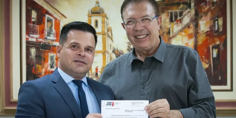 Ex-diretor da PRF que usa tornozeleira terá salário de R$ 18 mil em SC