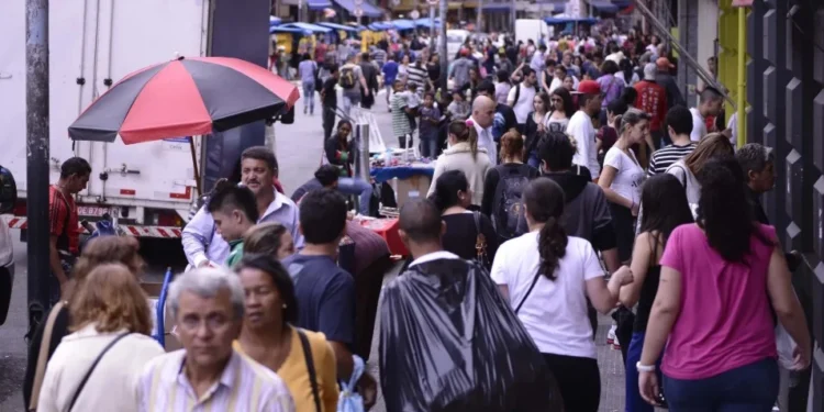 Rua 25 de Março está na mira dos EUA por pirataria e falsificação