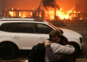 Diversas celebridades foram afetadas pelos incêndios florestais devastadores na área de Los Angeles • REUTERS/David Swanson