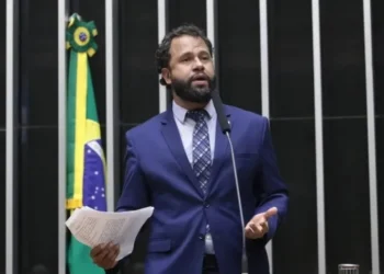 Deputado Pastor Henrique Vieira (PSOL-RJ) é candidato à presidência da Câmara • 17/12/2024-Bruno Spada/Câmara dos Deputados