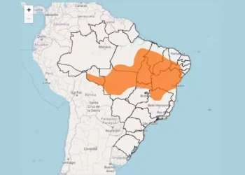 Alerta laranja abrange 13 Estados — Foto: Inmet