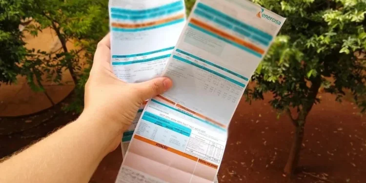 Conta de energia do Tocantins — Foto: Letícia Queiroz/G1 Tocantins
