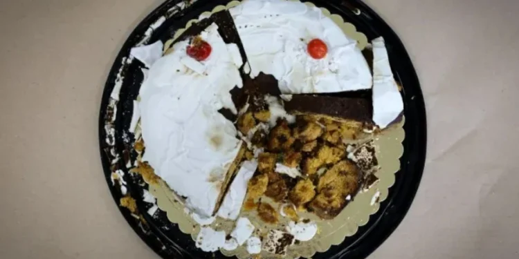 Perícia faz análise no bolo envenenado de Torres para encontrar arsênio • Sofia Villela/IGP/RS