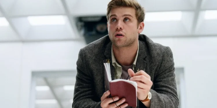 “Alvo Primário”: série com ator de “The White Lotus” ganha data e trailer