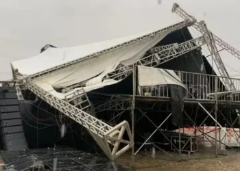 Palco onde o cantor Tayrone se apresentaria no interior da Bahia • Reprodução