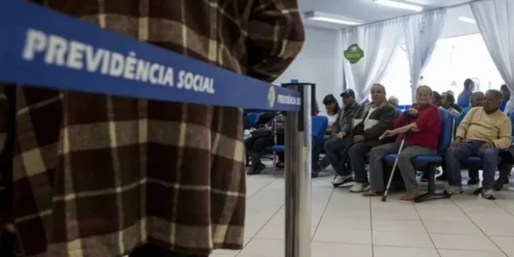 Fila do INSS • Henry Milleo/ Agência Brasil