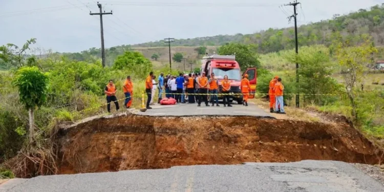 Rodovia de Sergipe, que cedeu e matou três pessoas, será substituída por ponte • Defesa Civil do Sergipe