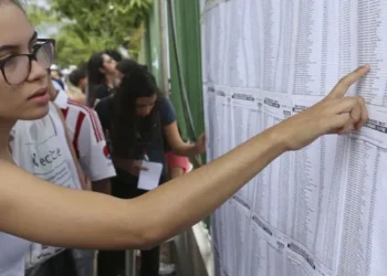 Os candidatos podem usar a nota do Enem para o SiSU, Fies e ProUni • Valter Campanato/Agência Brasil