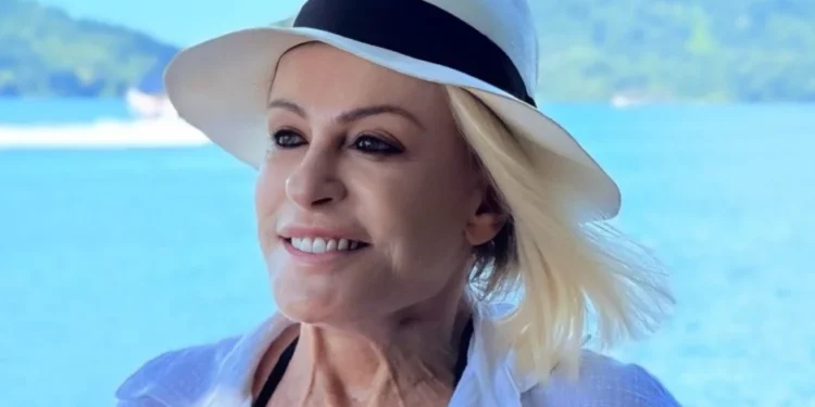 Ana Maria Braga explica ausência na TV: “Bactéria do litoral subiu a serra”