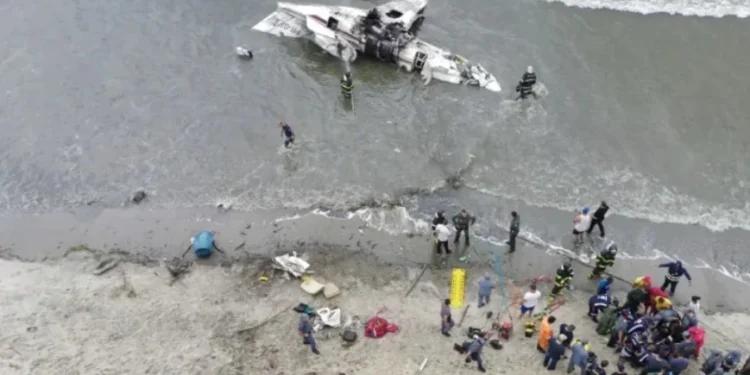 Avião que explodiu em Ubatuba pode ter tentado arremeter, dizem especialistas