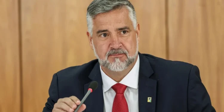 “Não tenho vontade própria”, diz Pimenta sobre permanecer no Executivo