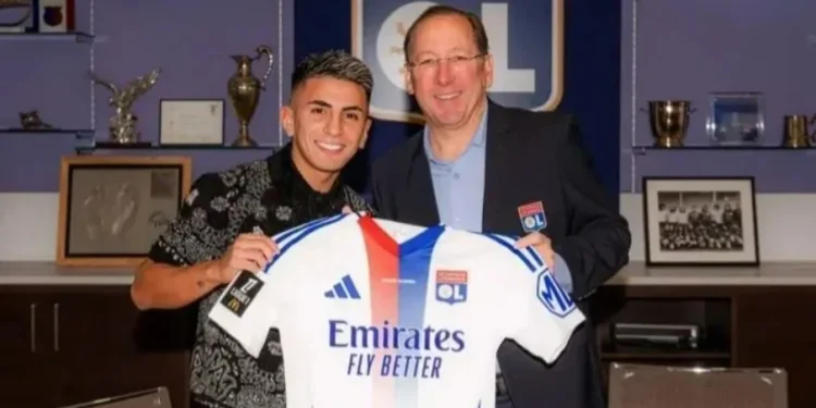 Lyon anuncia chegada de Almada; clube empresta brasileiro para clube belga