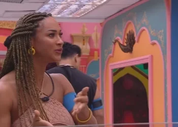 Alina diz que quer manter distância de Edilberto após primeira dinâmica do BBB 25 • Reprodução/ TV Globo