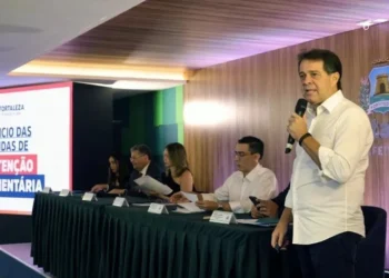 O prefeito de Fortaleza, Evandro Leitão (PT), em anúncio nesta quarta-feira (15) • Marcos Moura