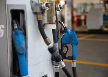 Preço do diesel não é reajustado há 383 dias nas refinarias da estatal, e da gasolina, há 188 dias — Foto: Fernando Frazão/Agência Brasil
