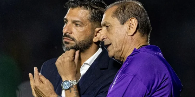 Técnico do Corinthians diz qual é o melhor ataque do futebol brasileiro