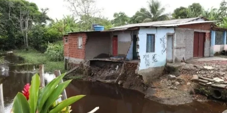 Chuva causa destruição na Bahia; 14 municípios decretam emergência