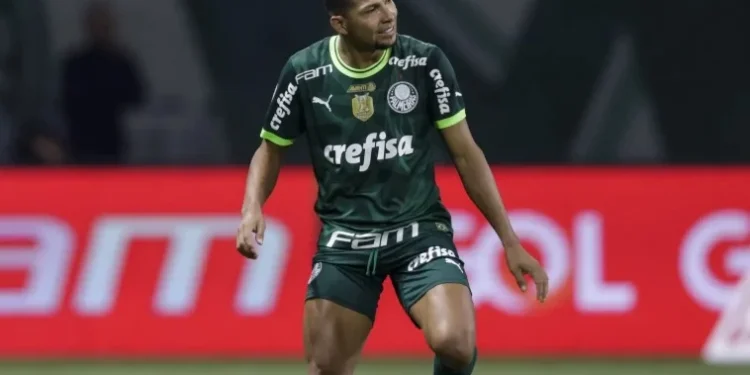 Presidente do Fluminense atualiza negociação com Rony, do Palmeiras