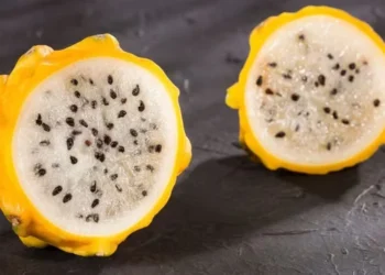 Pitaya com a casca amarela tem sabor mais doce — Foto: Canva/Creative Commons