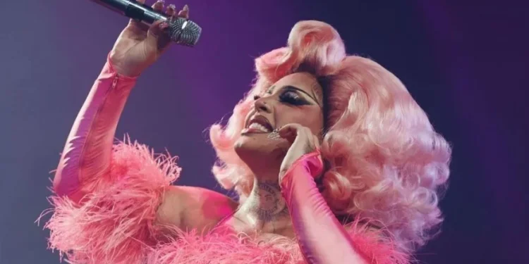 Gloria Groove faz 30: veja qual é a música mais tocada da artista