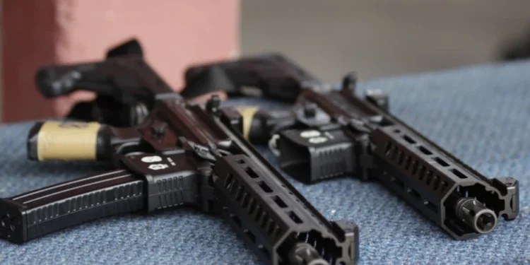 Uma submetralhadora foi apreendida por dia em 2024 no Brasil