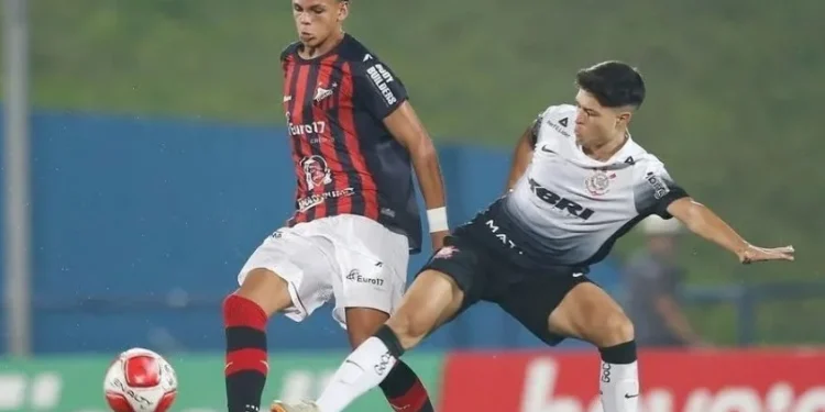 Goleiro brilha, Corinthians elimina Ituano e avança às quartas da Copinha