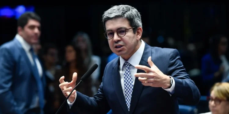 Randolfe sobre Pix: “Perdemos um jogo, mas ainda vamos levar o campeonato”