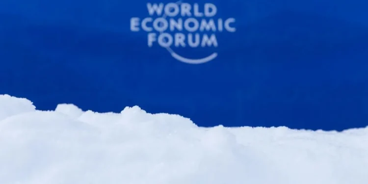 Bilionários ficaram US$ 2 tri mais ricos em 2024, diz Oxfam em Davos