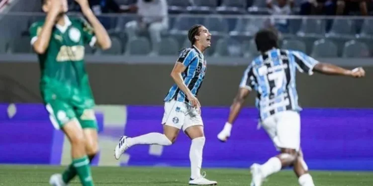 Com gol no fim, Grêmio elimina o Palmeiras e vai à semifinal da Copinha