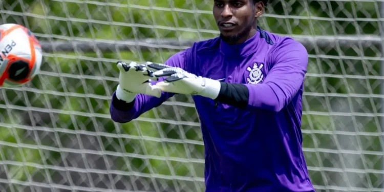 Goleiro do Corinthians rebate jornalista: “Minha parte física tá muito bem”