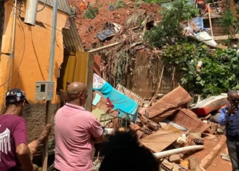 Cidade de Ipatinga (MG) tem deslizamentos de terra e deixa mortos. • Reprodução