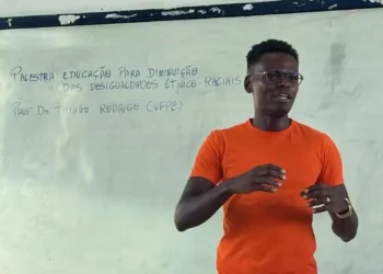 Mais Professores pode resgatar esperanças, diz doutor criado em favela