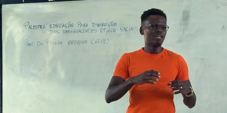 Mais Professores pode resgatar esperanças, diz doutor criado em favela