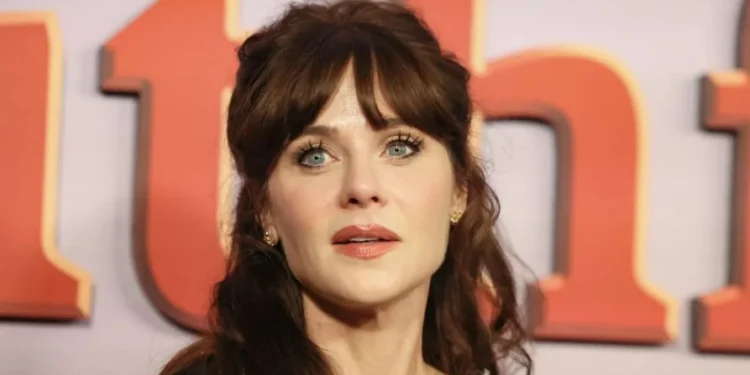 Zooey Deschanel esteve na premiere do episódio especial de natal dos "Simpsons" de 2024, em Los Angeles • Rodin Eckenroth/Getty Images